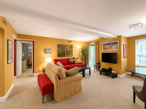 253 W 73rd St #1A, New York, NY 10023