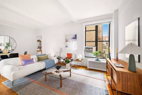 114 W 70th St #6B, New York, NY 10023