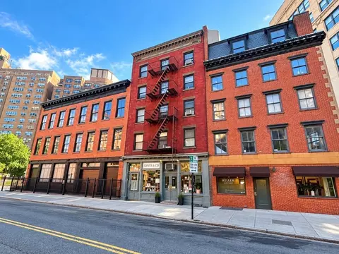 306 W 13th St #1A, New York, NY 10014