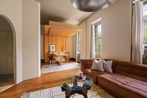 207 W 21st St #3F, New York, NY 10011