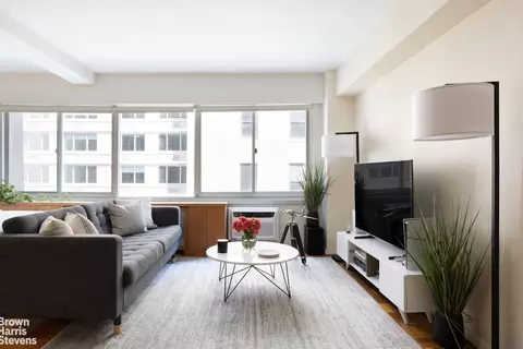 240 E 55th St #6D, New York, NY 10022