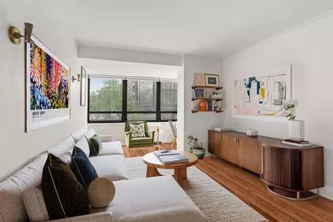 240 E 47th St #2E, New York, NY 10017