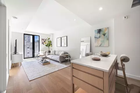 500 W 45th St #625, New York, NY 10036