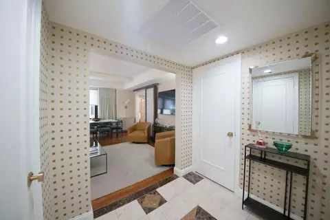 160 Central Park S #1218, New York, NY 10019