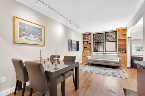 314 W 56th St #2A, New York, NY 10019