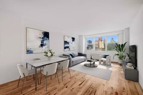 360 W 22nd St #8D, New York, NY 10011