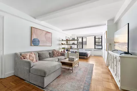 235 E 73rd St #3G, New York, NY 10021
