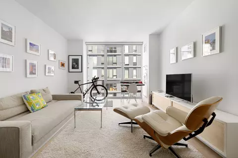545 W 48th St #404S, New York, NY 10036