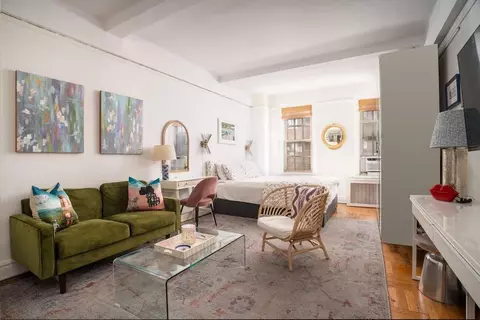 24 5th Ave #811, New York, NY 10011