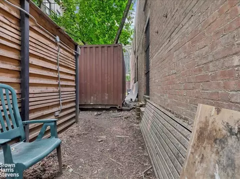 Exterior - 331 Vanderbilt Ave, Brooklyn, NY 11205 photo 2 of 3