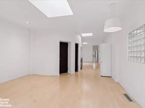 Living - 331 Vanderbilt Ave, Brooklyn, NY 11205 photo 2 of 5