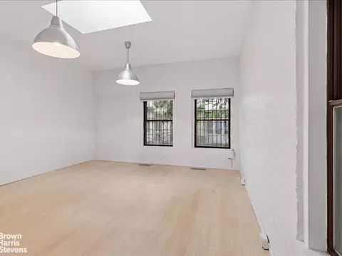 Living - 331 Vanderbilt Ave, Brooklyn, NY 11205 photo 3 of 5