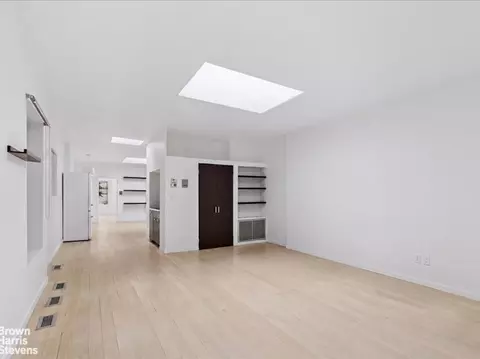 Living - 331 Vanderbilt Ave, Brooklyn, NY 11205 photo 4 of 5