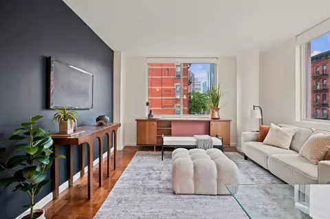 393 W 49th St #2G, New York, NY 10019