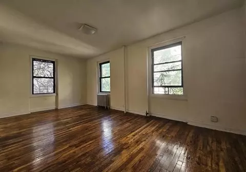 21-58 35th St #3-A, Astoria, NY 11105