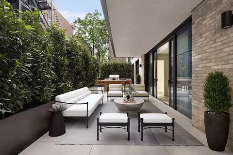 142 W 21st St #3A, New York, NY 10011
