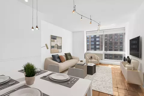 215 E 96th St #27E, New York, NY 10128