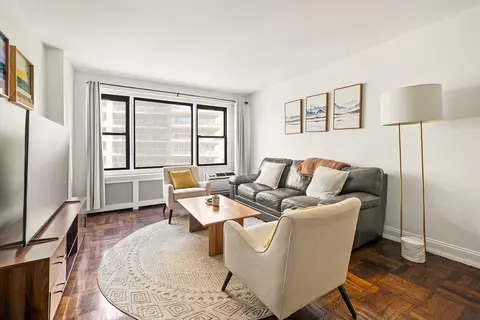 245 E 24th St #9D, New York, NY 10010