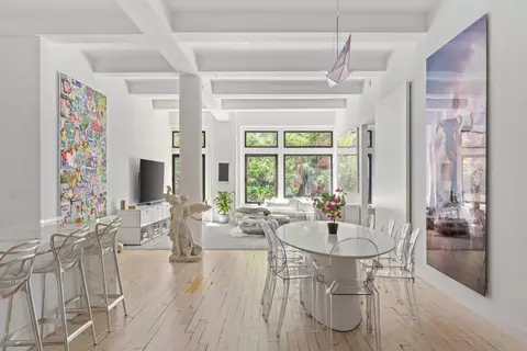 121 W 17th St #2D, New York, NY 10011