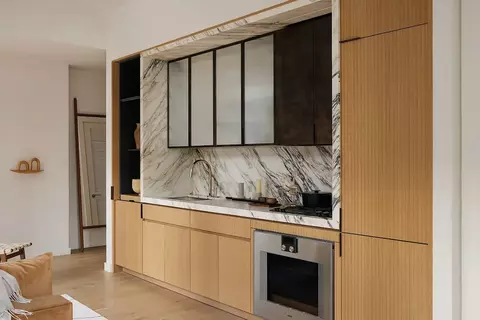 135 E 47th St #15D, New York, NY 10017