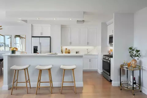 155 W 68th St #422, New York, NY 10023