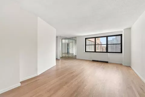 200 E 24th St #1801, New York, NY 10010