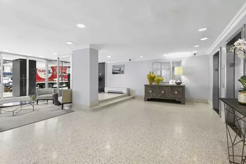 220 E 57th St #14B, New York, NY 10022
