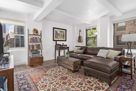 235 E 49th St #8C, New York, NY 10017