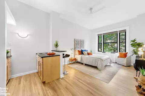 140 W 69th St #22C, New York, NY 10023