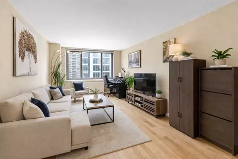 2025 Broadway #17A, New York, NY 10023