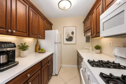 2025 Broadway #17A, New York, NY 10023