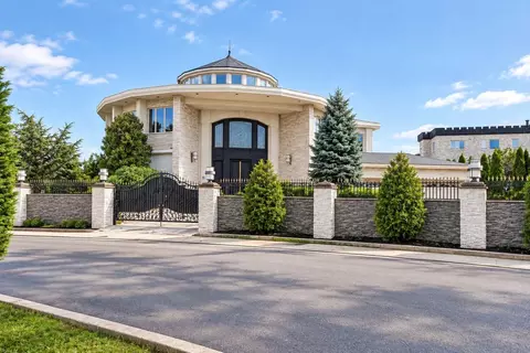 150 Nicolosi Dr, Staten Island, NY 10312