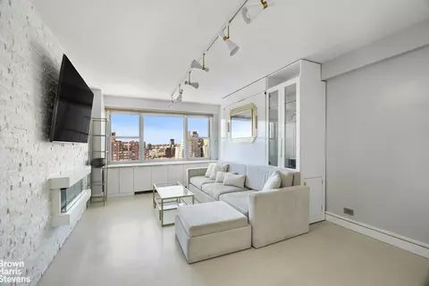101 W 12th St #20B, New York, NY 10011