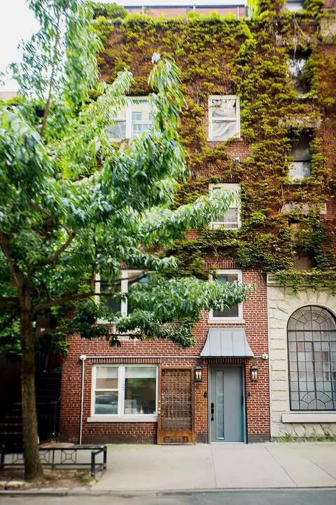 240 E 33rd St, New York, NY 10016