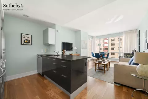 350 W 42nd St #10C, New York, NY 10036