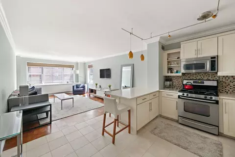 130 E 63rd St #8D, New York, NY 10065