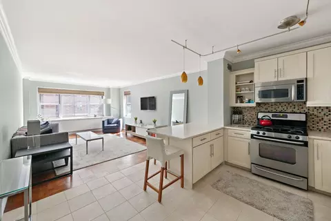 130 E 63rd St #8D, New York, NY 10065