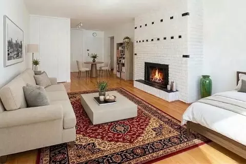 250 W 15th St #5H, New York, NY 10011