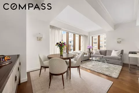 225 E 19th St #702, New York, NY 10003
