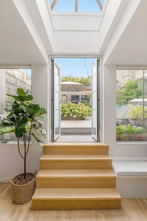 5 E 75th St #8, New York, NY 10021