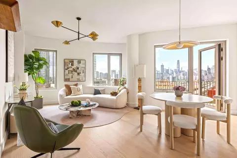 24-01 Queens Plz N #1402, New York City, NY 11101