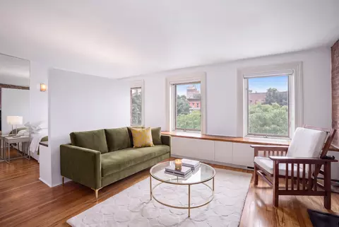 72 Perry St #4B, New York, NY 10014