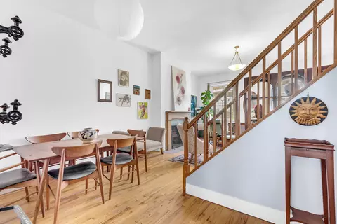 467 W 22nd St #E, New York, NY 10011