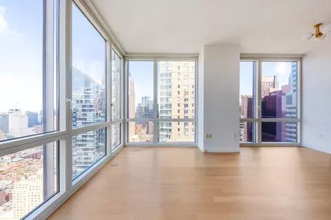 247 W 46th St #4001, New York, NY 10036