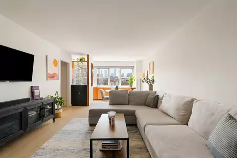 69 W 9th St #11K, New York, NY 10011