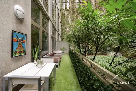 130 W 19th St #THD, New York, NY 10011