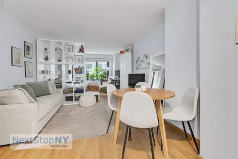 220 E 57th St #8E, New York, NY 10022