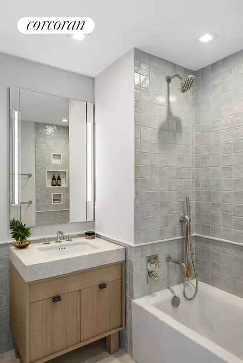 222 E Broadway #4C, New York, NY 10002