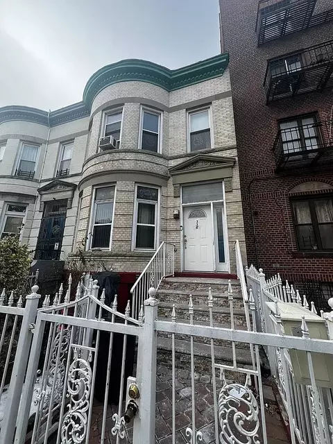 338 E 22nd St, Brooklyn, NY 11226