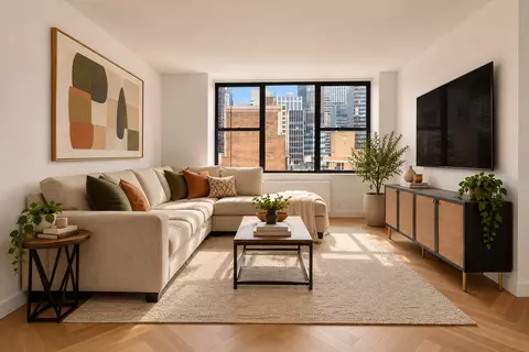 301 E 45th St #21F, New York, NY 10017